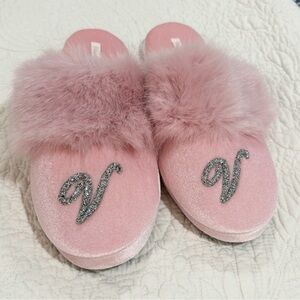 NEW VICTORIA SECRET SLIPPERS- SIZE L
